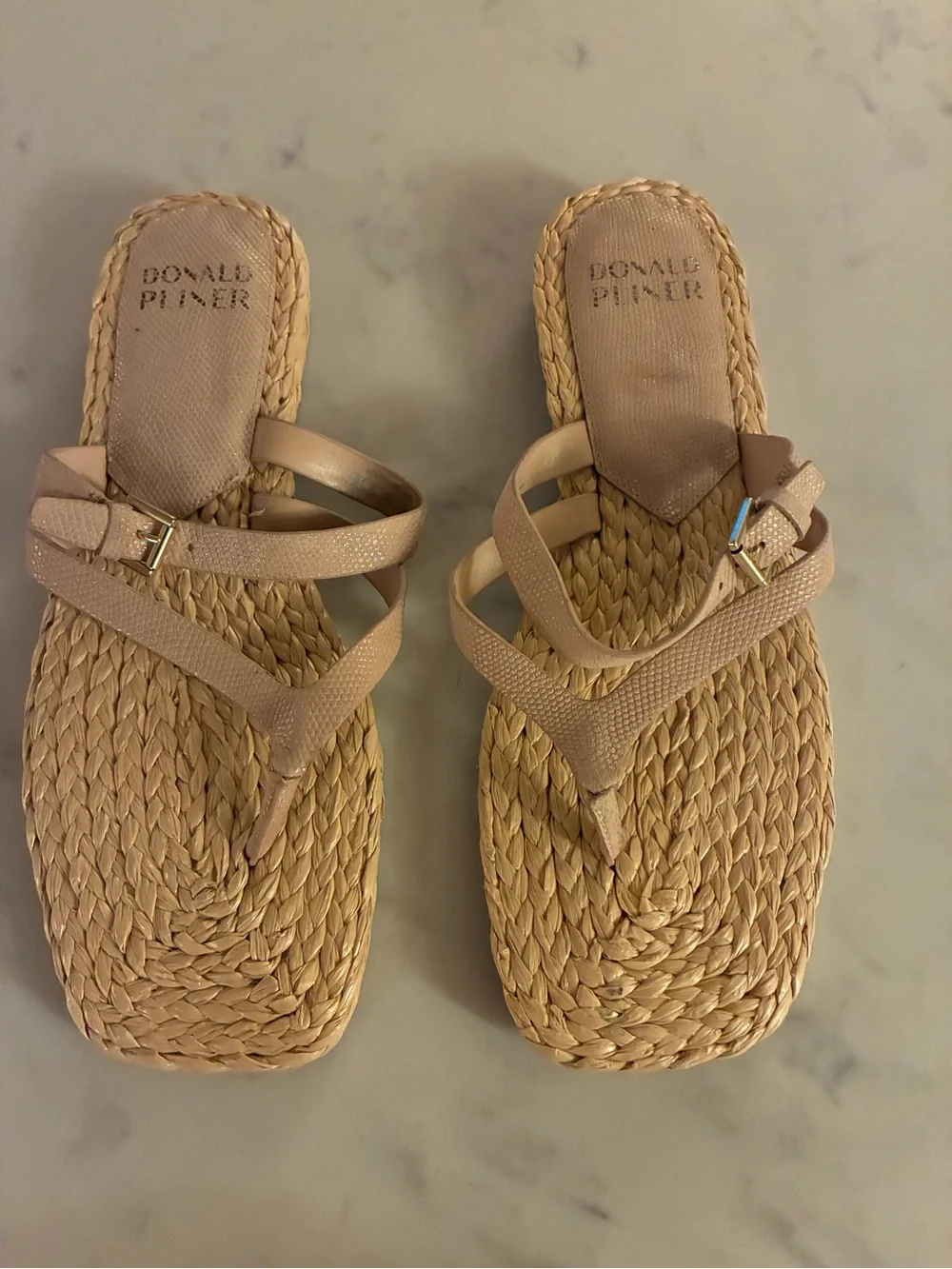 NWOT DONALD J. PLINER Heathro Sandals Size 9.5